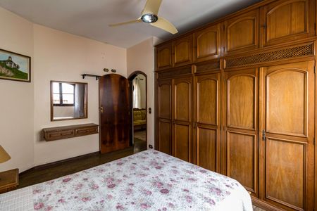 Casa à venda com 478m², 5 quartos e 10 vagasQuarto 1