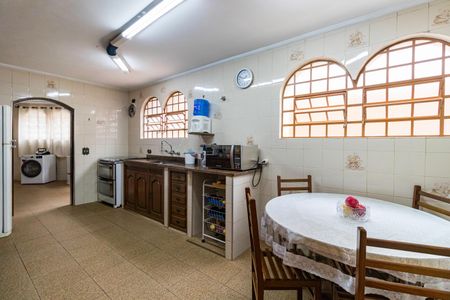 Casa à venda com 478m², 5 quartos e 10 vagasCozinha