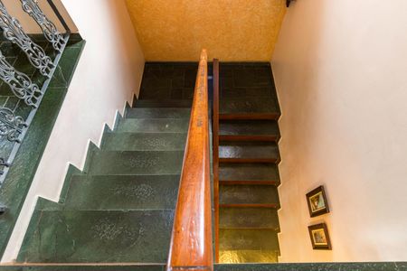 Casa à venda com 478m², 5 quartos e 10 vagasEscada