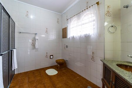 Casa à venda com 478m², 5 quartos e 10 vagasBanheiro do Quarto 3
