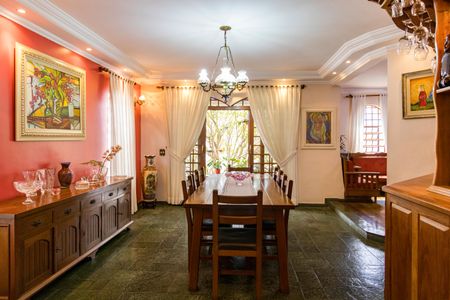 Casa à venda com 478m², 5 quartos e 10 vagasSala