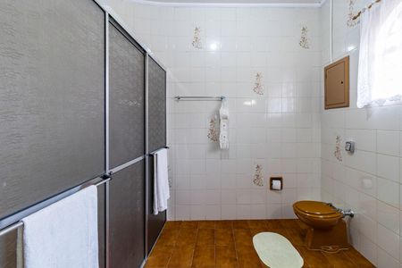 Casa à venda com 478m², 5 quartos e 10 vagasBanheiro do Quarto 3