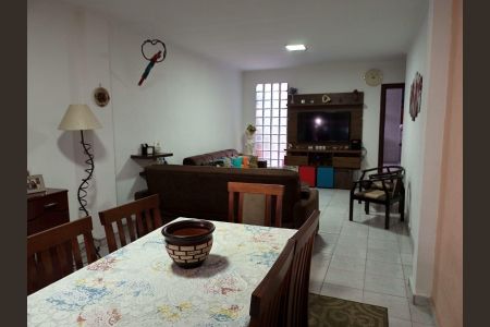 Casa à venda com 130m², 3 quartos e 1 vaga