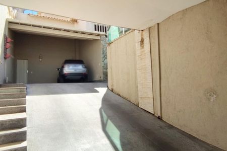 Casa à venda com 290m², 4 quartos e 4 vagas