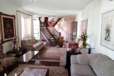 Casa à venda com 290m², 4 quartos e 4 vagas