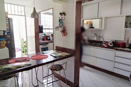 Casa à venda com 290m², 4 quartos e 4 vagas