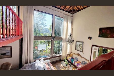 Casa de condomínio à venda com 230m², 4 quartos e 3 vagas