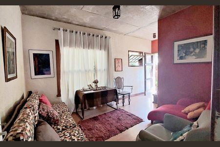 Casa de condomínio à venda com 230m², 4 quartos e 3 vagas