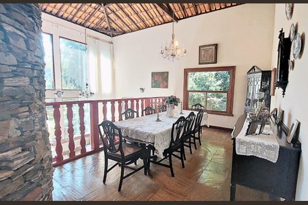 Casa de condomínio à venda com 230m², 4 quartos e 3 vagas