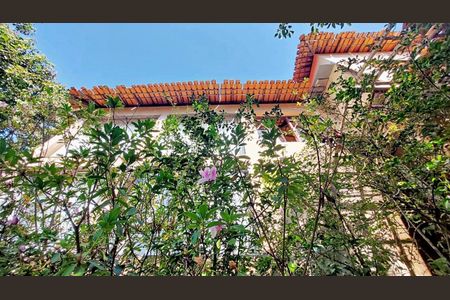 Casa de condomínio à venda com 230m², 4 quartos e 3 vagas