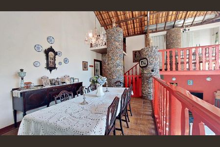 Casa de condomínio à venda com 230m², 4 quartos e 3 vagas