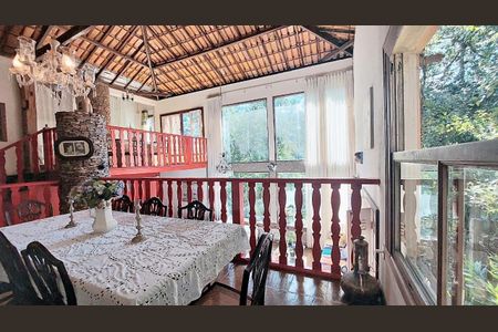 Casa de condomínio à venda com 230m², 4 quartos e 3 vagas