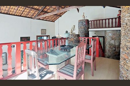 Casa de condomínio à venda com 230m², 4 quartos e 3 vagas