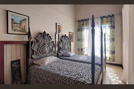 Casa de condomínio à venda com 230m², 4 quartos e 3 vagas