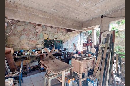 Casa de condomínio à venda com 230m², 4 quartos e 3 vagas