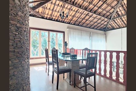 Casa de condomínio à venda com 230m², 4 quartos e 3 vagas