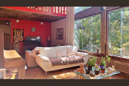 Casa de condomínio à venda com 230m², 4 quartos e 3 vagas