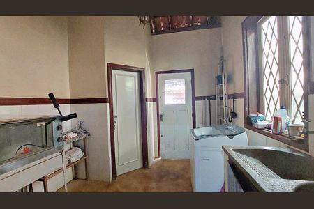 Casa de condomínio à venda com 230m², 4 quartos e 3 vagas