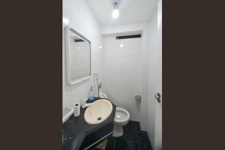 Apartamento à venda com 359m², 4 quartos e 2 vagas Apartamento à venda com 359m², 4 quartos e 2 vagasBanheiro de Serviço
