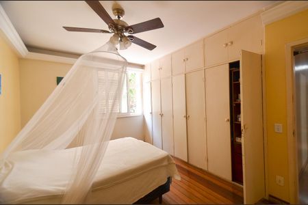 Apartamento à venda com 359m², 4 quartos e 2 vagas Apartamento à venda com 359m², 4 quartos e 2 vagasQuarto 3