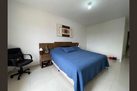 Casa à venda com 200m², 5 quartos e 2 vagasQuarto