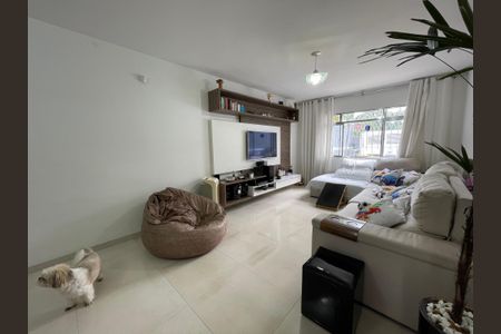 Casa à venda com 200m², 5 quartos e 2 vagasSala