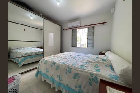 Casa à venda com 200m², 5 quartos e 2 vagasQuarto 3