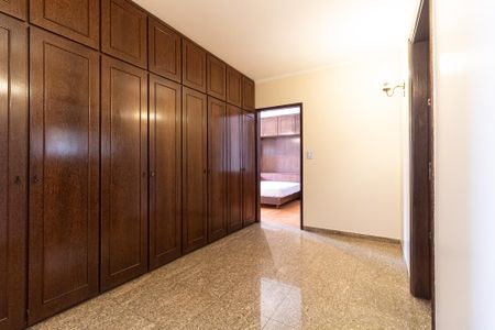 Casa para alugar com 600m², 4 quartos e 5 vagas Casa para alugar com 600m², 4 quartos e 5 vagasCorredor