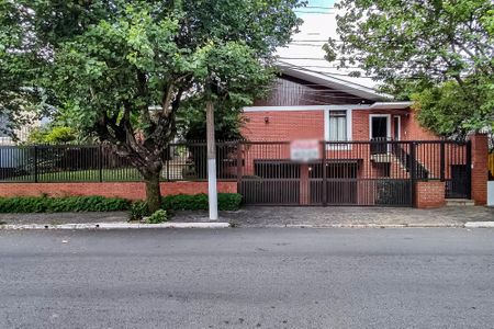 Casa para alugar com 600m², 4 quartos e 5 vagas Casa para alugar com 600m², 4 quartos e 5 vagasFachada