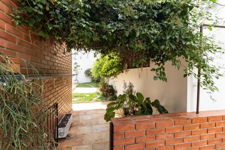 Casa para alugar com 600m², 4 quartos e 5 vagas Casa para alugar com 600m², 4 quartos e 5 vagasQuintal