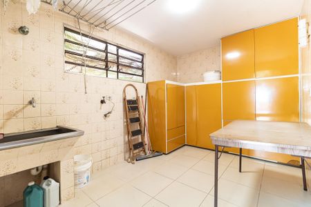 Casa para alugar com 600m², 4 quartos e 5 vagas Casa para alugar com 600m², 4 quartos e 5 vagasLavanderia