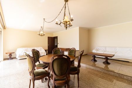 Casa para alugar com 600m², 4 quartos e 5 vagas Casa para alugar com 600m², 4 quartos e 5 vagasSala