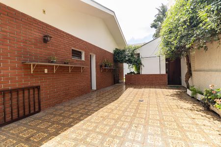 Casa para alugar com 600m², 4 quartos e 5 vagas Casa para alugar com 600m², 4 quartos e 5 vagasQuintal