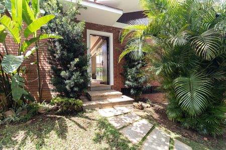 Casa para alugar com 600m², 4 quartos e 5 vagas Casa para alugar com 600m², 4 quartos e 5 vagasEntrada Secundária