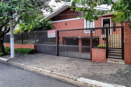 Casa para alugar com 600m², 4 quartos e 5 vagas Casa para alugar com 600m², 4 quartos e 5 vagasFachada