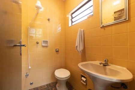 Casa para alugar com 600m², 4 quartos e 5 vagas Casa para alugar com 600m², 4 quartos e 5 vagasBanheiro de Serviço