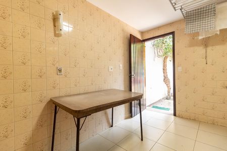 Casa para alugar com 600m², 4 quartos e 5 vagas Casa para alugar com 600m², 4 quartos e 5 vagasLavanderia