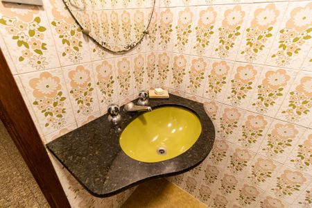 Casa para alugar com 600m², 4 quartos e 5 vagas Casa para alugar com 600m², 4 quartos e 5 vagasBanheiro Social