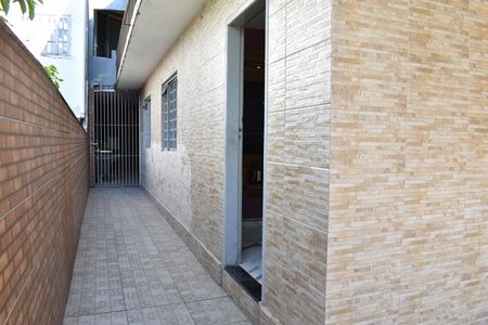 Casa para alugar com 70m², 3 quartos e 1 vagaÁrea Externa - Corredor lateral