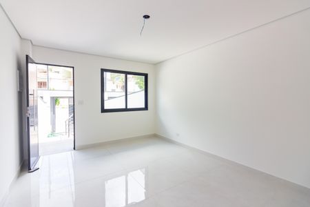 Casa à venda com 160m², 3 quartos e 5 vagas Casa à venda com 160m², 3 quartos e 5 vagasSala