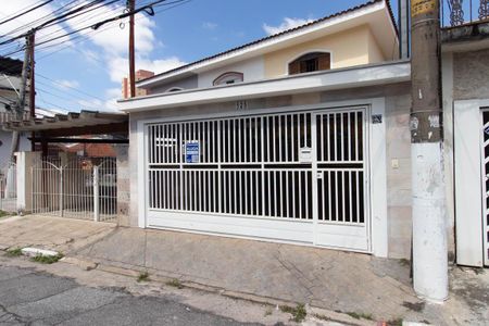 Casa para alugar com 100m², 3 quartos e 2 vagasFachada