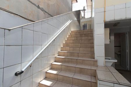 Casa para alugar com 100m², 3 quartos e 2 vagasEscada externa