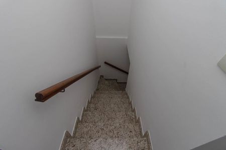 Casa para alugar com 100m², 3 quartos e 2 vagasEscada