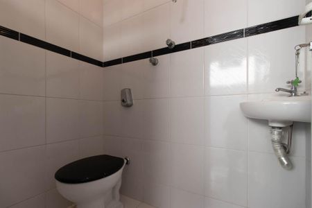 Casa para alugar com 100m², 3 quartos e 2 vagasBanheiro de Serviço