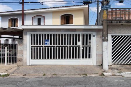 Casa para alugar com 100m², 3 quartos e 2 vagasFachada