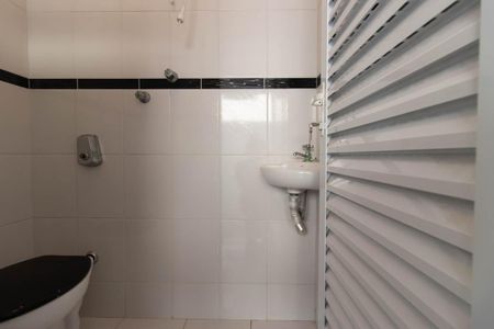 Casa para alugar com 100m², 3 quartos e 2 vagasBanheiro de Serviço