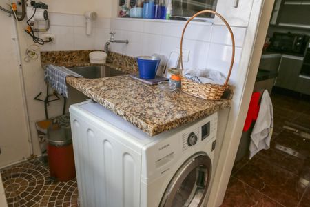 Apartamento à venda com 64m², 2 quartos e 1 vagaÁrea de Serviço