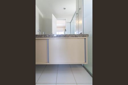 Apartamento à venda com 138m², 3 quartos e 3 vagasSuíte 1 - Banheiro