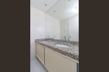 Apartamento à venda com 138m², 3 quartos e 3 vagasSuíte 1 - Banheiro
