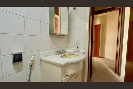 Apartamento à venda com 160m², 3 quartos e 3 vagasBanheiro da Suíte 2